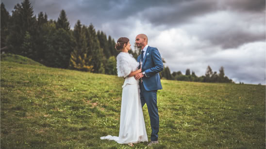 Photographie de couple à la montagne