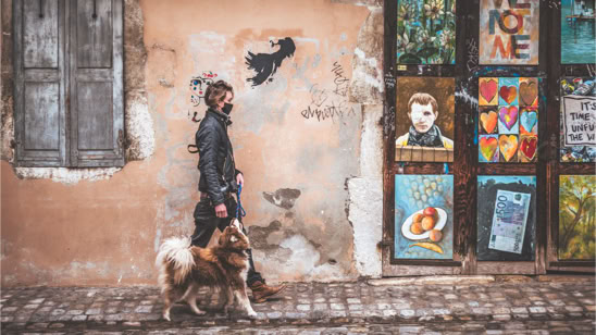 Portrait de Rémi avec son chien à Montpellier